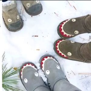 (SOLD) Toddler boots unisex fully fur lined